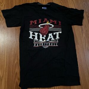 Miami Heat NBA Black Graphic‎ Basketball Fan T-Shirt Size S Sporty Athletic NWOT